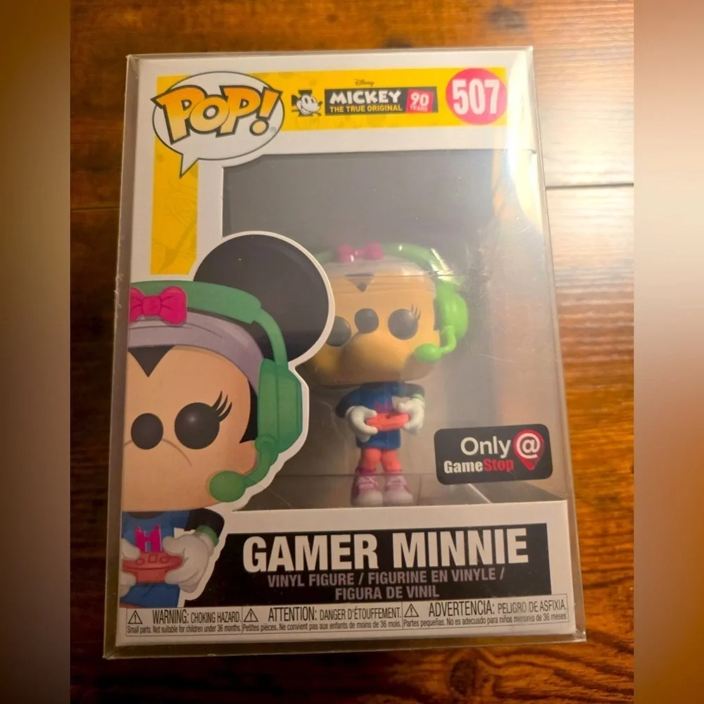 Funko Pop Disney Mickey 90 Gamer Minnie Mouse #507 GameStop Exclusive Protector - Picture 1 of 4